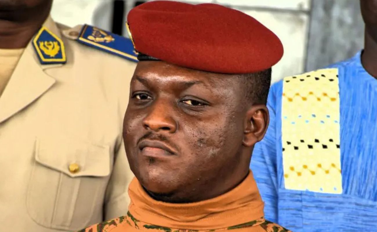 Líder militar de Burkina Faso declara que democracia não é para nós