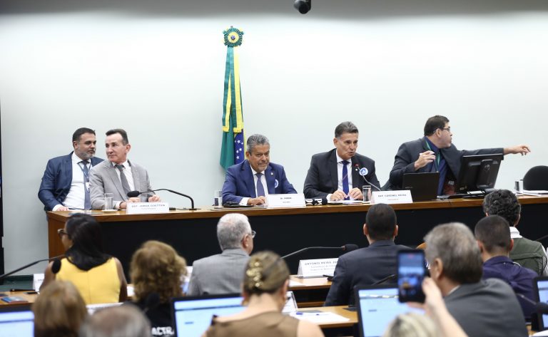 Médicos e psicólogos criticam mudanças na carteira de habilitação e defendem avaliação regular da saúde de motoristas – Notícias