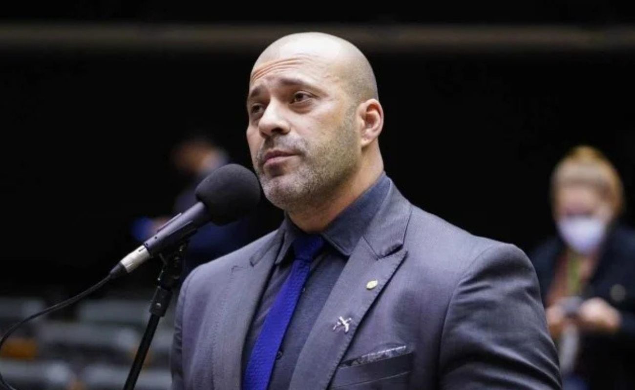 Moraes vota contra flexibilização e mantém restrições a Daniel Silveira