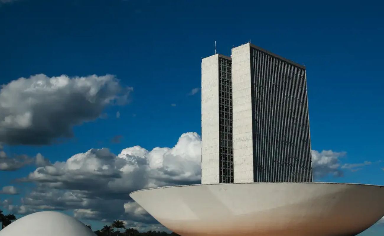 Nove servidores da Câmara dos Deputados receberam R$ 2,85 milhões em horas extras