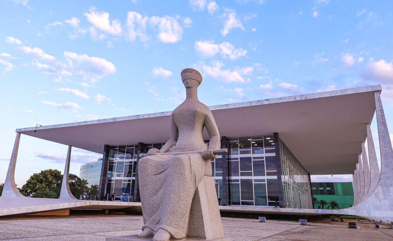 O Mundo está caindo na cabeça de Moraes e do STF, mas eles fingem que não é com eles
