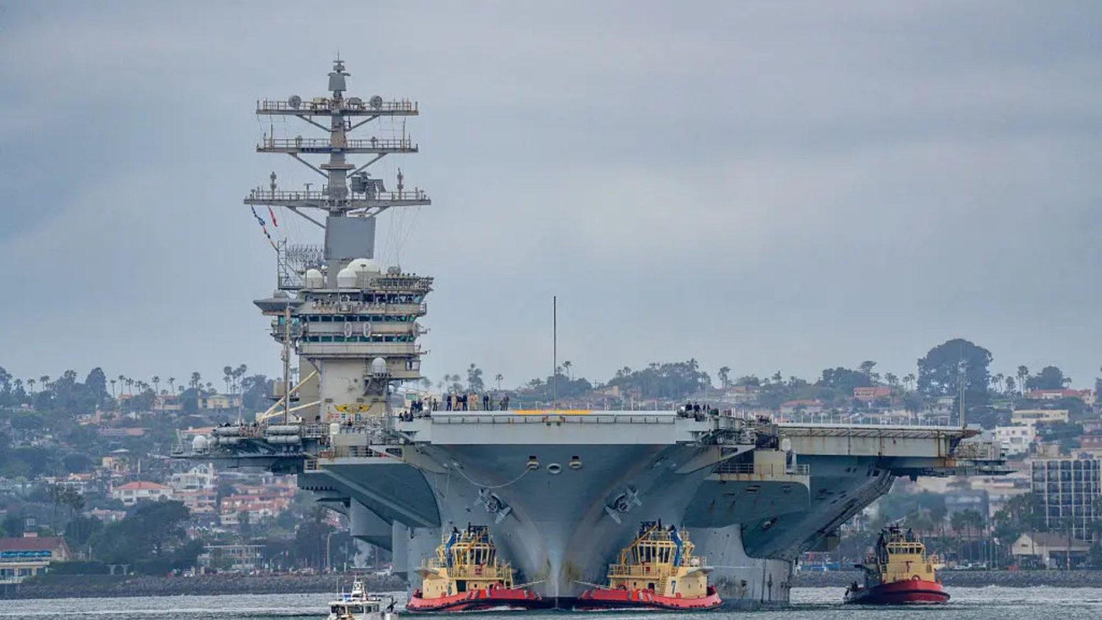 O porta-aviões nuclear mais antigo do mundo, chega ao Rio de Janeiro em grande exercício naval dos EUA