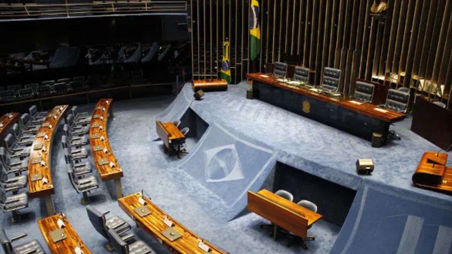 Quatro senadores ausentes na votação que rejeitou Jorge Messias ao STF