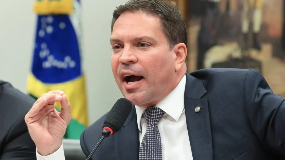 Ramagem sai mais forte e manda recado ao governo Lula