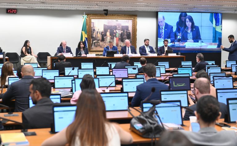 Setor produtivo defende negociação coletiva como saída para redução de jornada e fim da escala 6×1 – Notícias