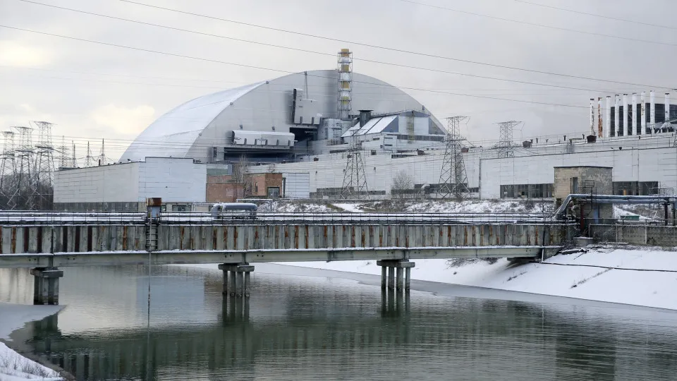 UE exige que Rússia “cesse” ataques contra instalações nucleares
