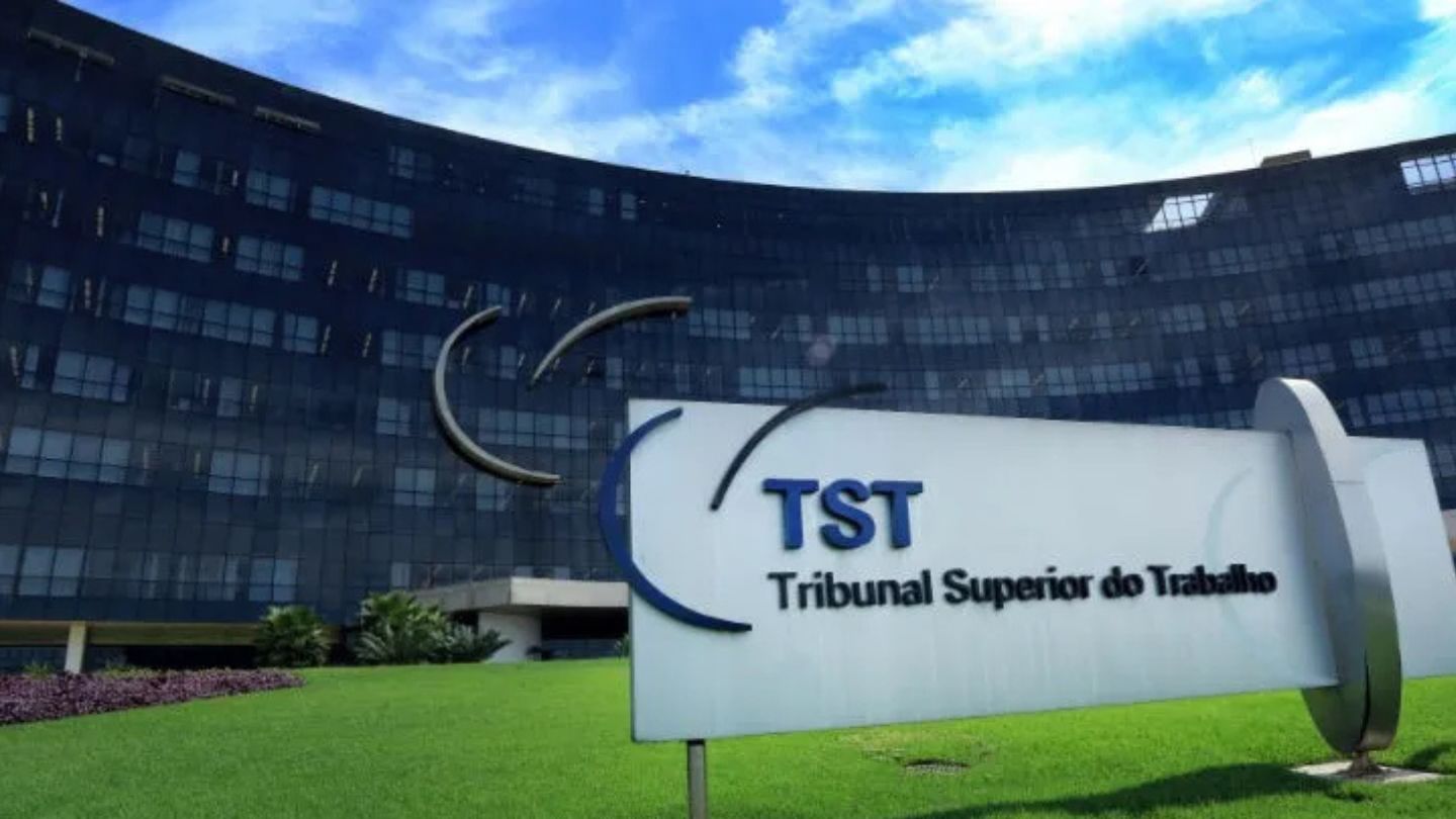 22 ministros do TST recebem acima de R$ 100 mil em março e superam teto salarial