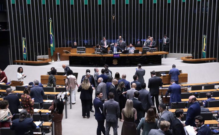 Câmara analisa projeto que proíbe sigilo em gastos públicos com viagens de autoridades; acompanhe – Notícias