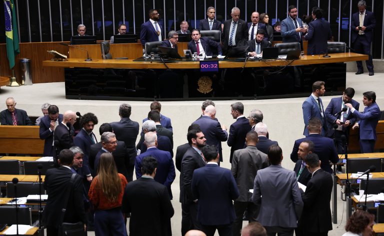 Câmara pode votar hoje projetos sobre crimes sexuais, fertilizantes e transporte público – Notícias