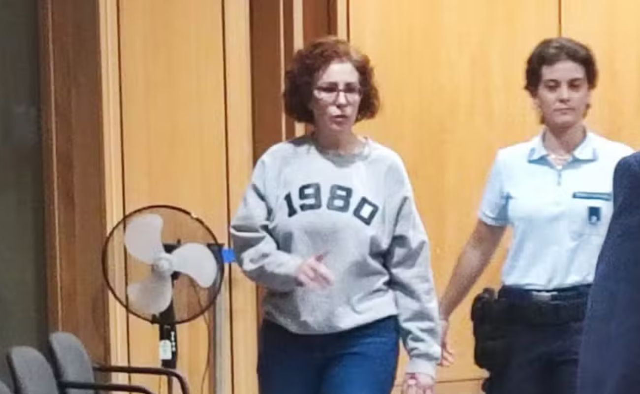Carla LIVRE, exalta Flávio Bolsonaro
