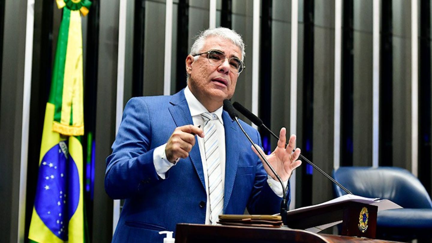 Eduardo Girão visita Filipe Martins na prisão e denuncia injustiça contra ex-assessor de Bolsonaro