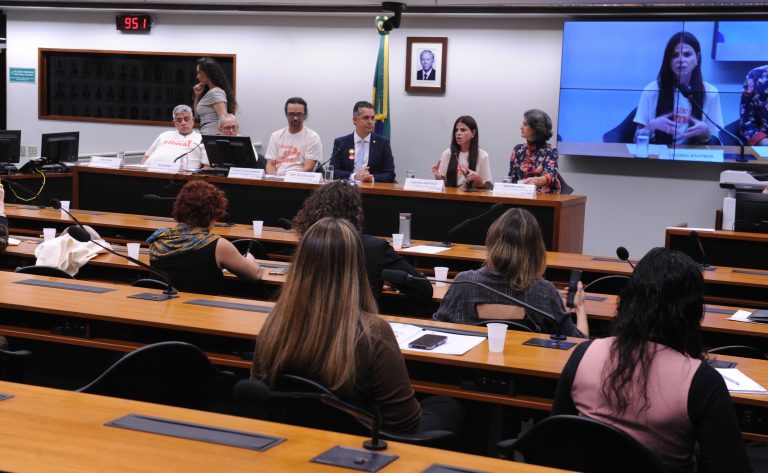 Especialistas e vítimas de enchentes defendem apoio psicológico para vítimas de desastres climáticos – Notícias