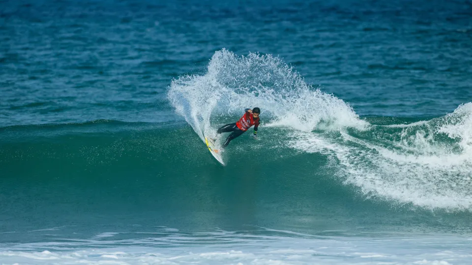 Filipe Toledo surfa ao lado de golfinhos em Gold Coast: ‘Coisas que só o surfe proporciona’