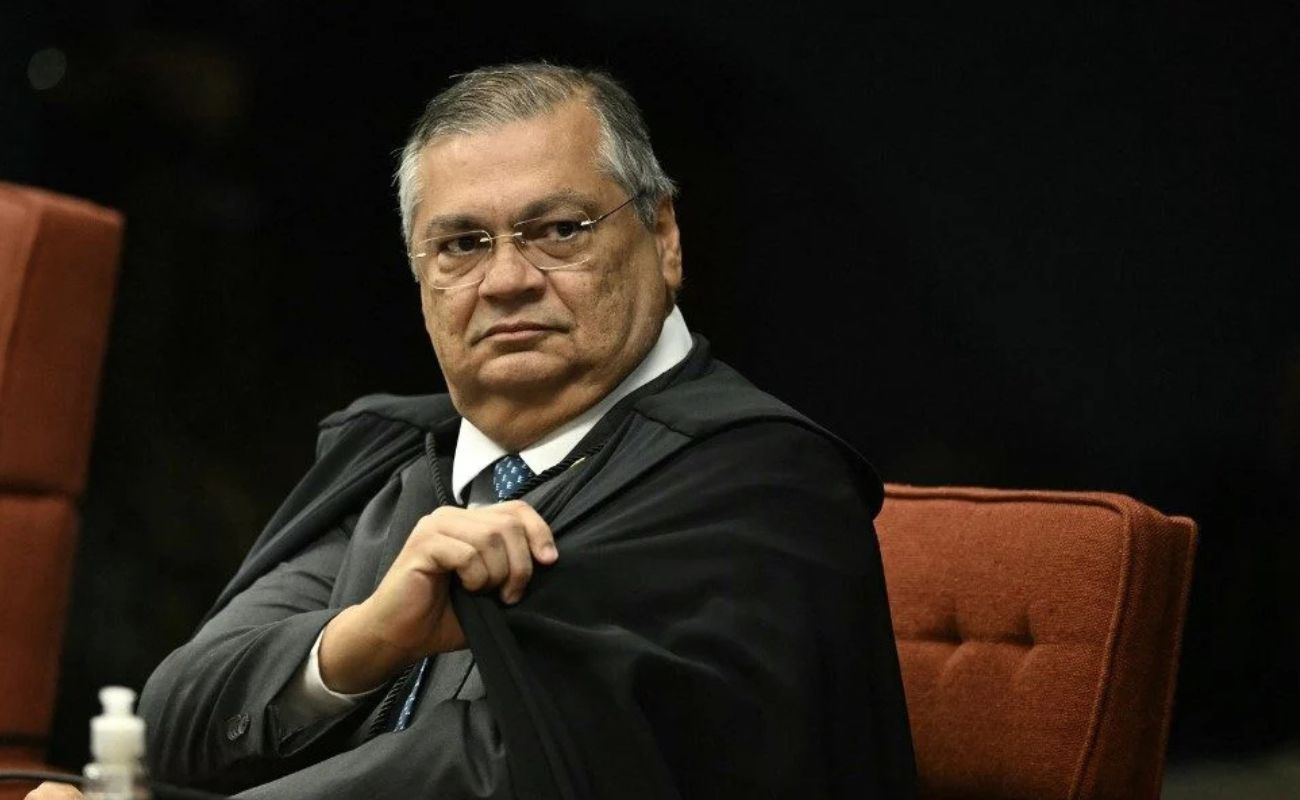 Flávio Dino mantém prisão de Deolane Bezerra e rejeita pedido de liberdade no STF
