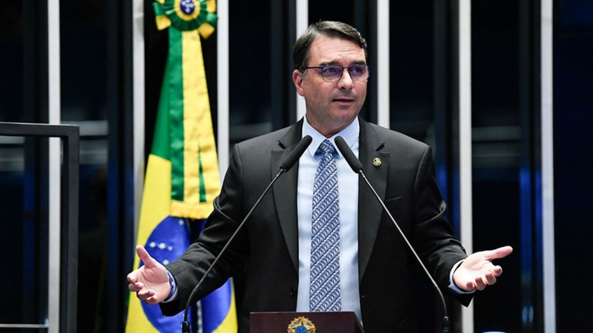 Flávio reage com incredulidade: O próprio Presidente da República negociando a venda de um banco?