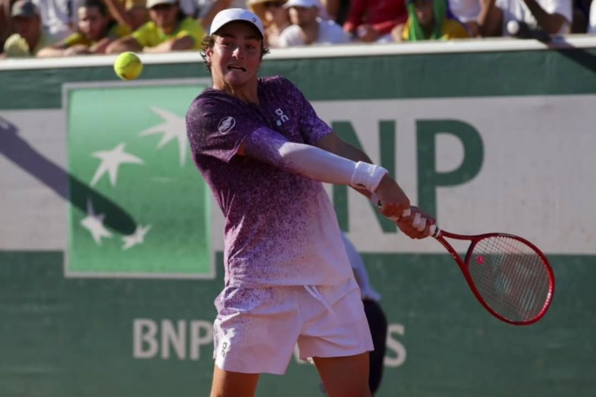 João Fonseca faz história e derruba Djokovic em virada épica