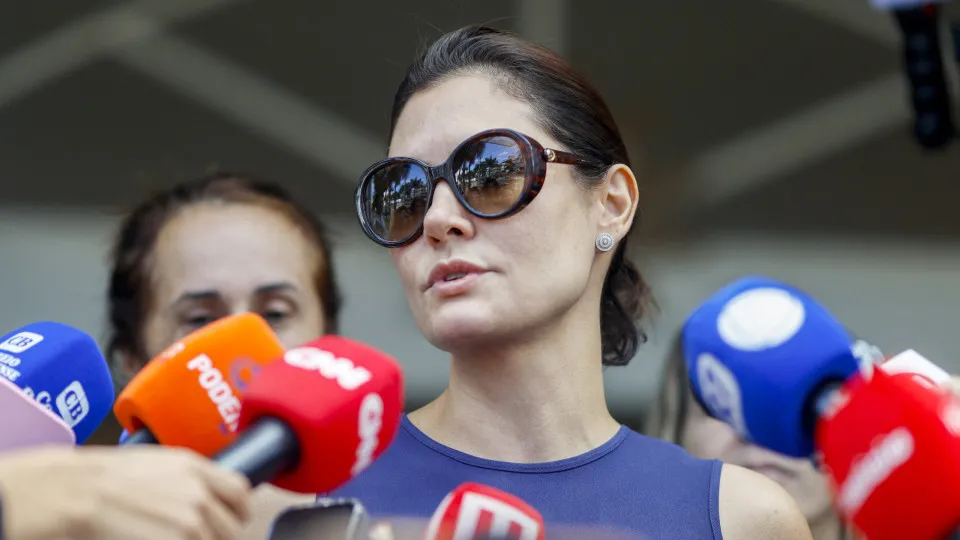 Michelle quebra silêncio sobre Flávio Bolsonaro em vídeo: “Me humilhou”