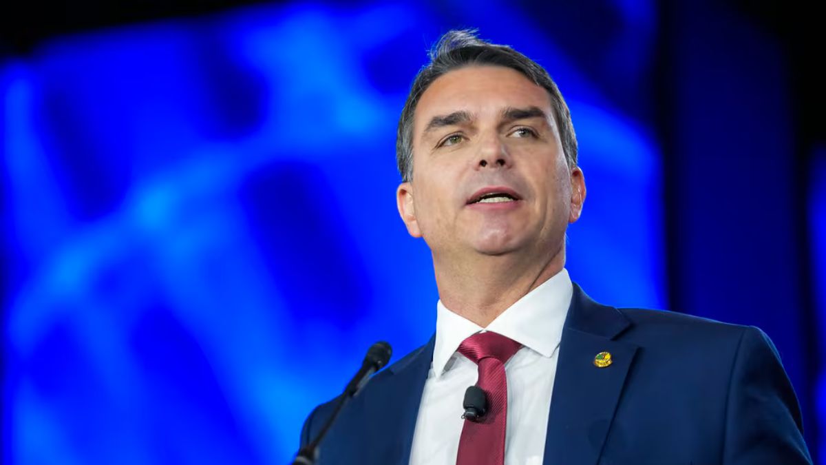 Nunca é culpa deles, diz Flávio sobre PT estar envolvido em escândalos