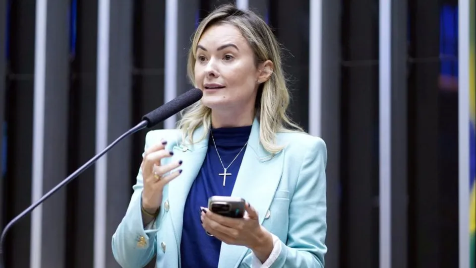 Oposição critica PEC do fim da escala 6×1 durante votação na Comissão