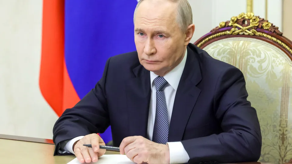 Putin visita a China na próxima semana para “fortalecer parceria”