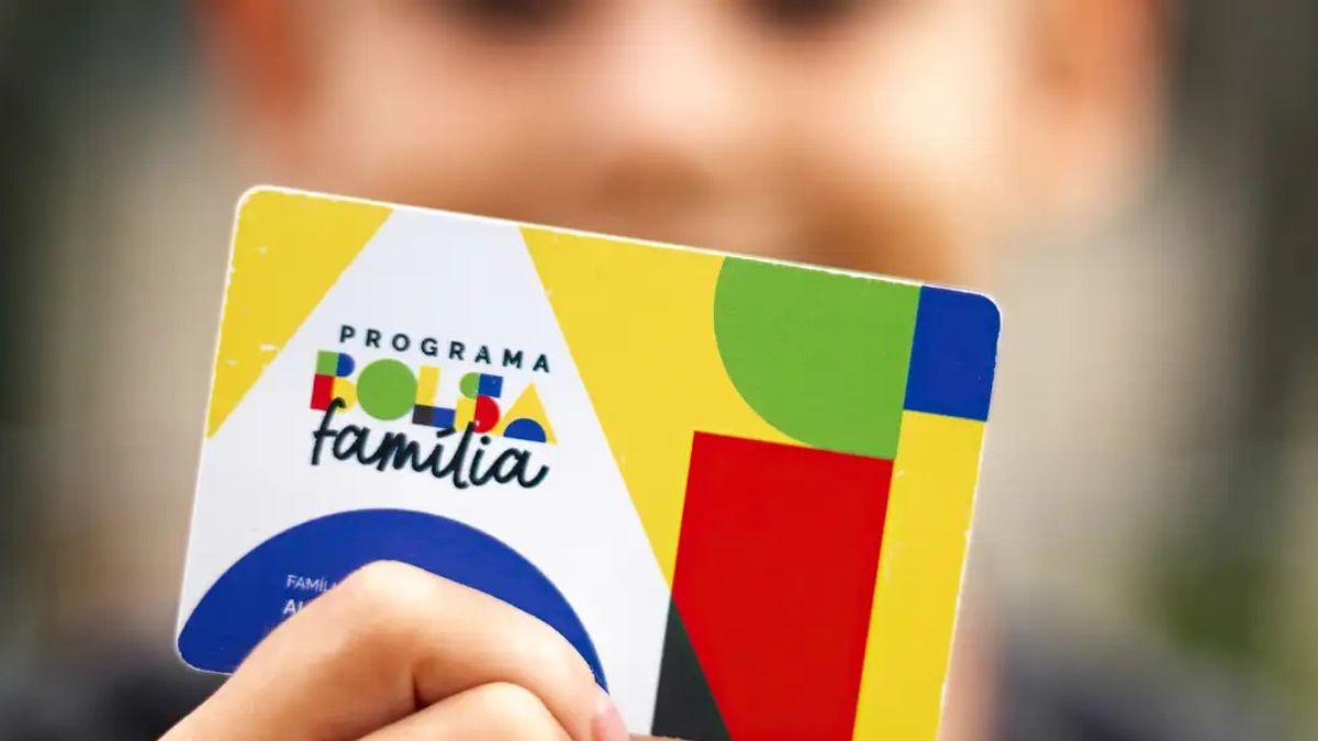 Quase 1 em cada 4 famílias brasileiras depende de programas sociais do governo em 2025