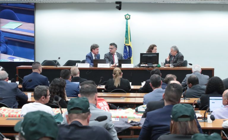 Representantes de centrais sindicais pedem fim da escala 6×1 sem transição – Notícias