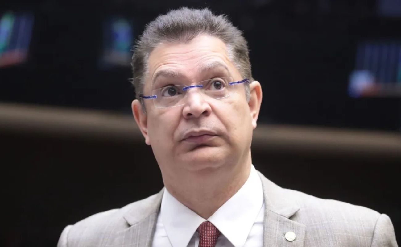 Sóstenes denuncia suspeitas americanas de financiamento de facções a campanhas petistas