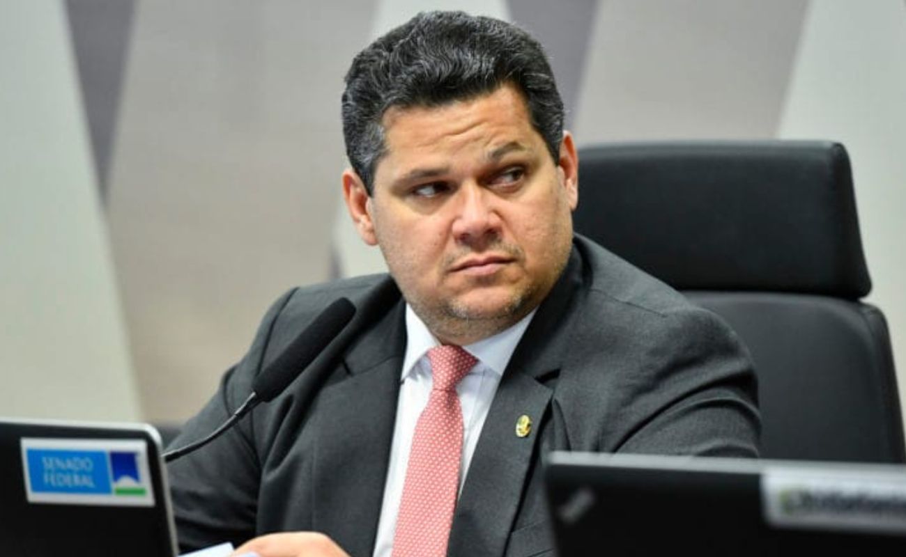 União Brasil e PP se articulam para apoiar Flávio com aval de Alcolumbre
