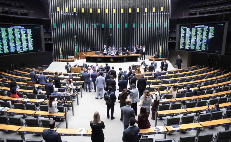 Câmara aprova regime de urgência para 18 projetos – Notícias