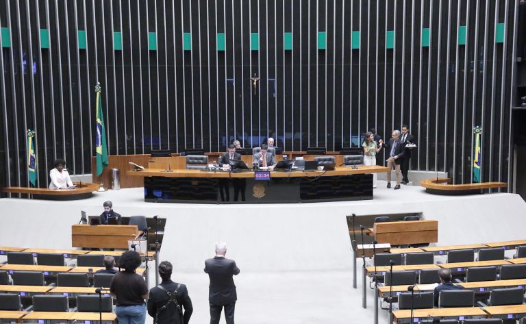 Câmara aprova regime de urgência para dois projetos de lei; acompanhe – Notícias
