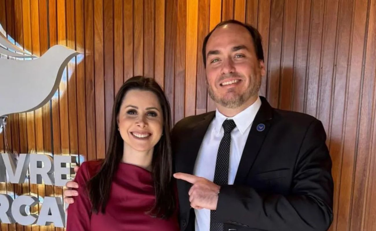 Carlos Bolsonaro lidera pesquisa para o Senado em Santa Catarina com 33,5%