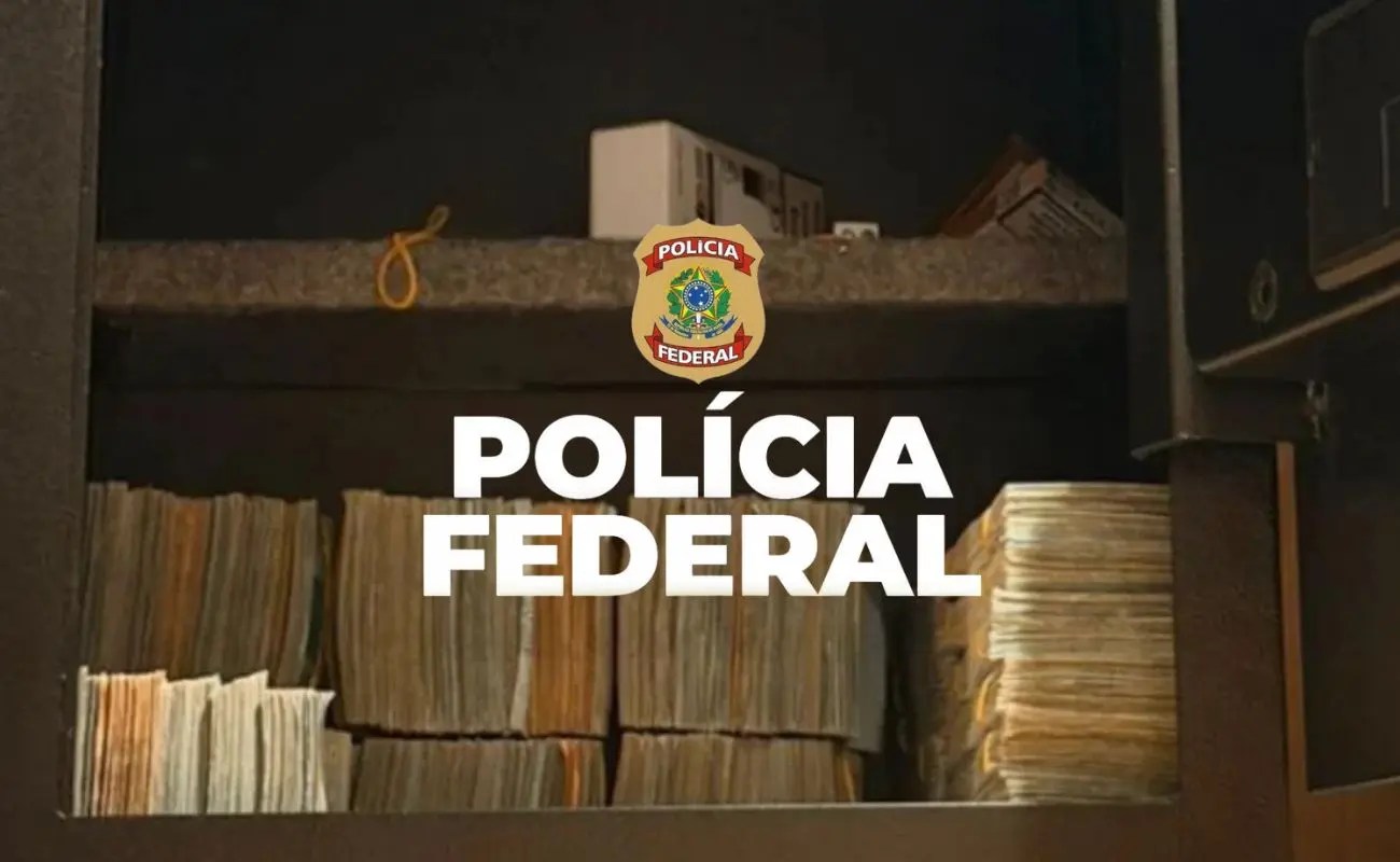 Cofre abarrotado de dinheiro encontrado com ex-chefe da Receita Federal