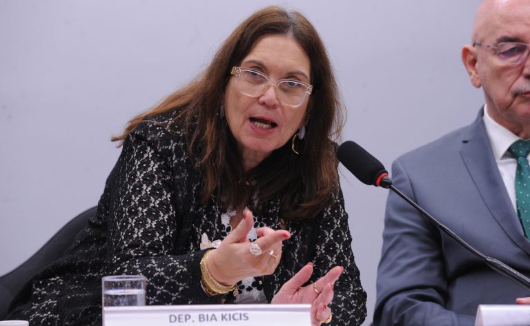 Comissão aprova ações educativas e campanha sobre fibromialgia – Notícias