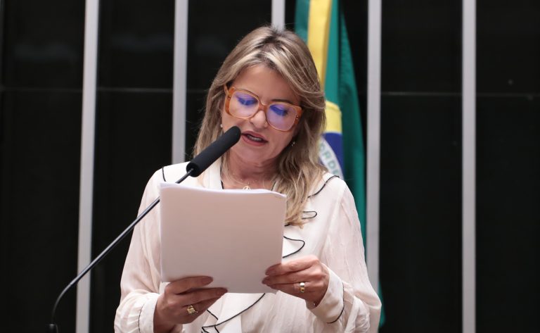 Comissão aprova ampliação de acesso gratuito a implantes contraceptivos – Notícias
