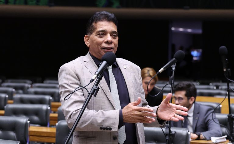 Comissão aprova projeto que regulamenta práticas de humor terapêutico no SUS – Notícias