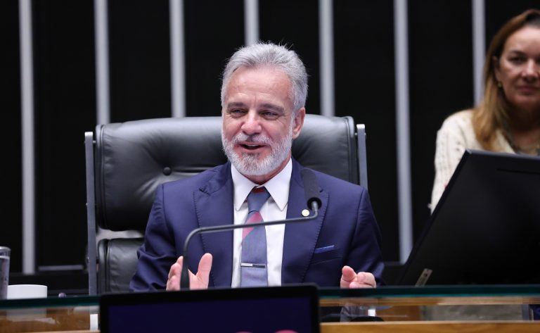 Comissão aprova regras para o uso de óculos inteligentes no trânsito – Notícias