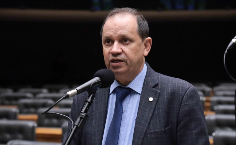 Comissão aprova regras para uso de colas e objetos cortantes que possam ferir animais – Notícias