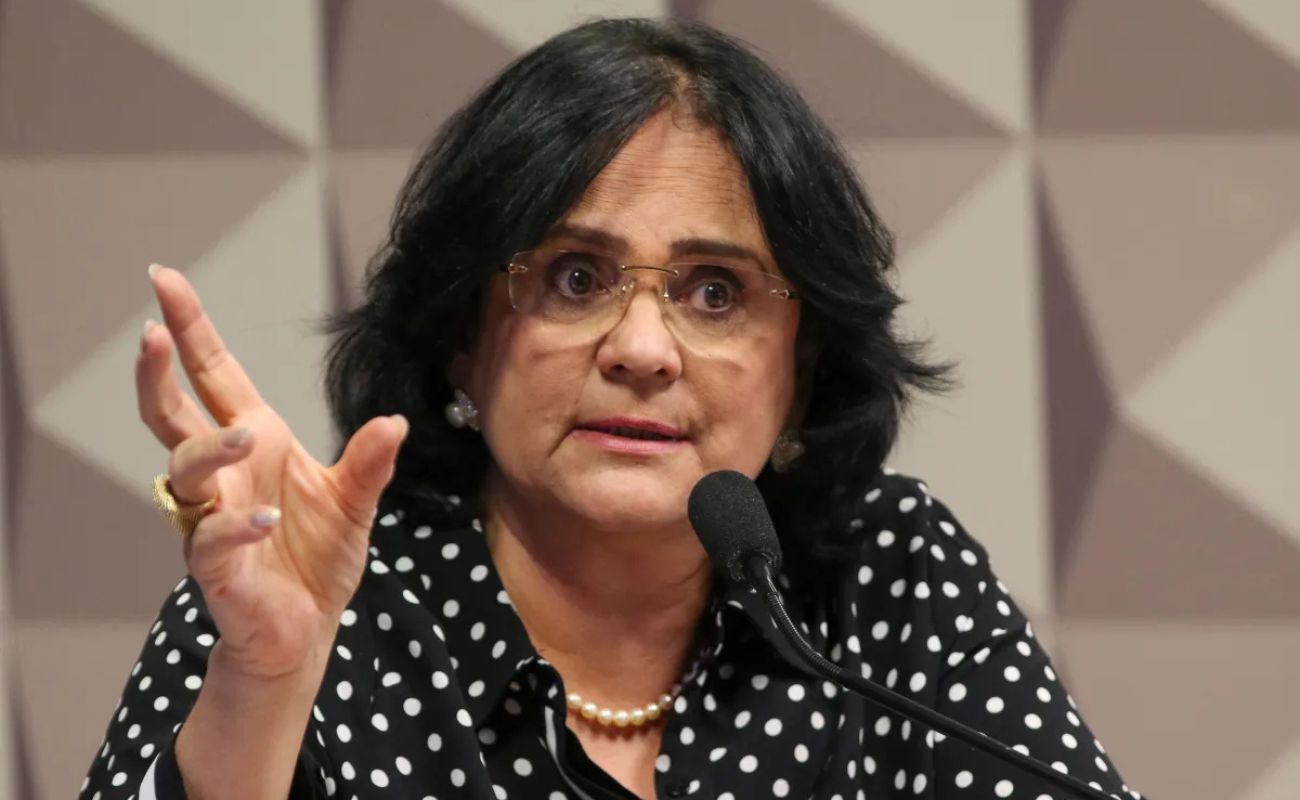 Damares Alves declara boicote a evento de Flávio Bolsonaro e antecipa ausência de Michelle