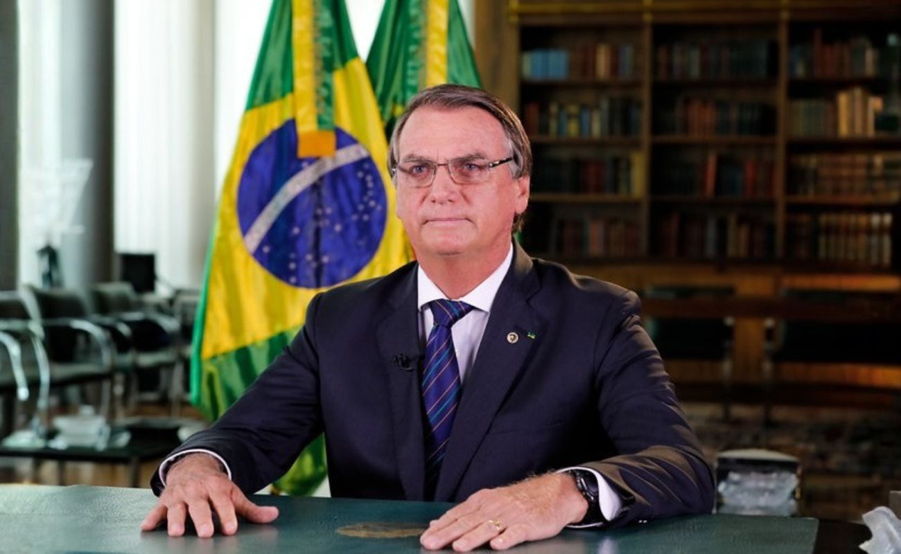 Defesa de Bolsonaro se manifesta sobre arma apreendida
