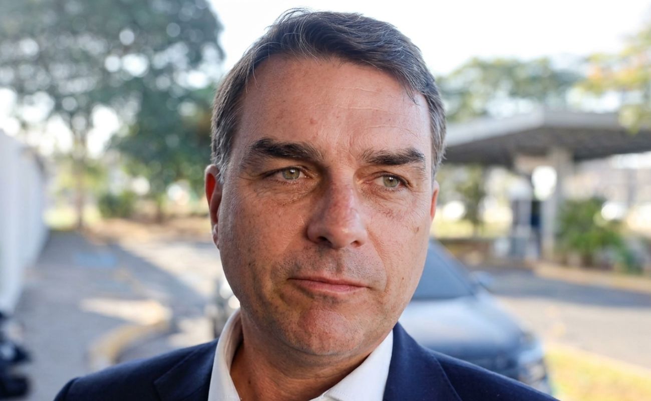 Flávio Bolsonaro critica Lula por tarifaço dos EUA