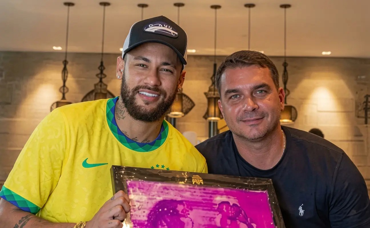 Flávio Bolsonaro rebate Lula e sai em defesa de Neymar: É craque e tem o coração do brasileiro
