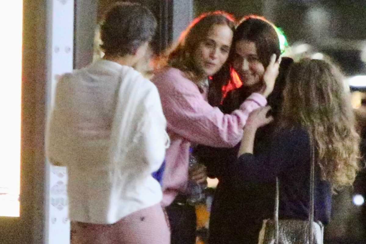 Nanda Costa e Emilie Rey aumentam rumores de romance