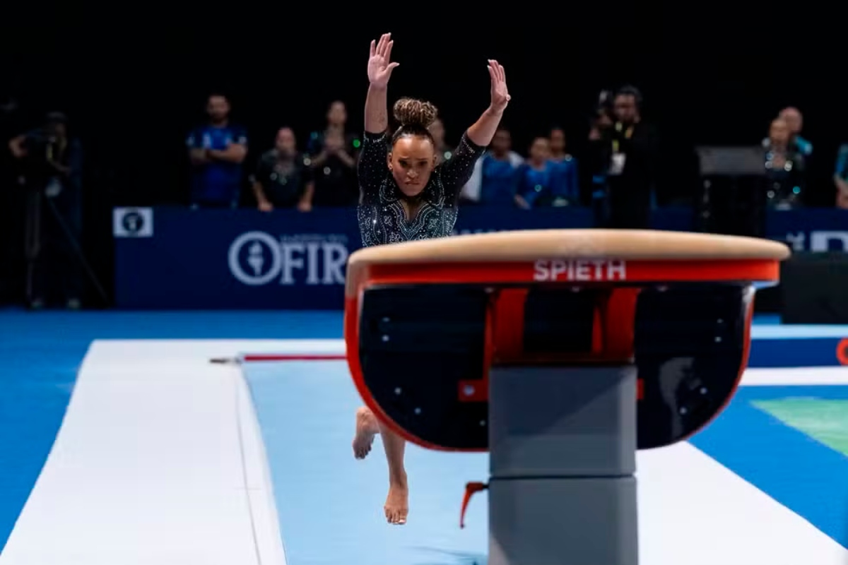 Rebeca Andrade retorna em grande estilo e garante final no Pan
