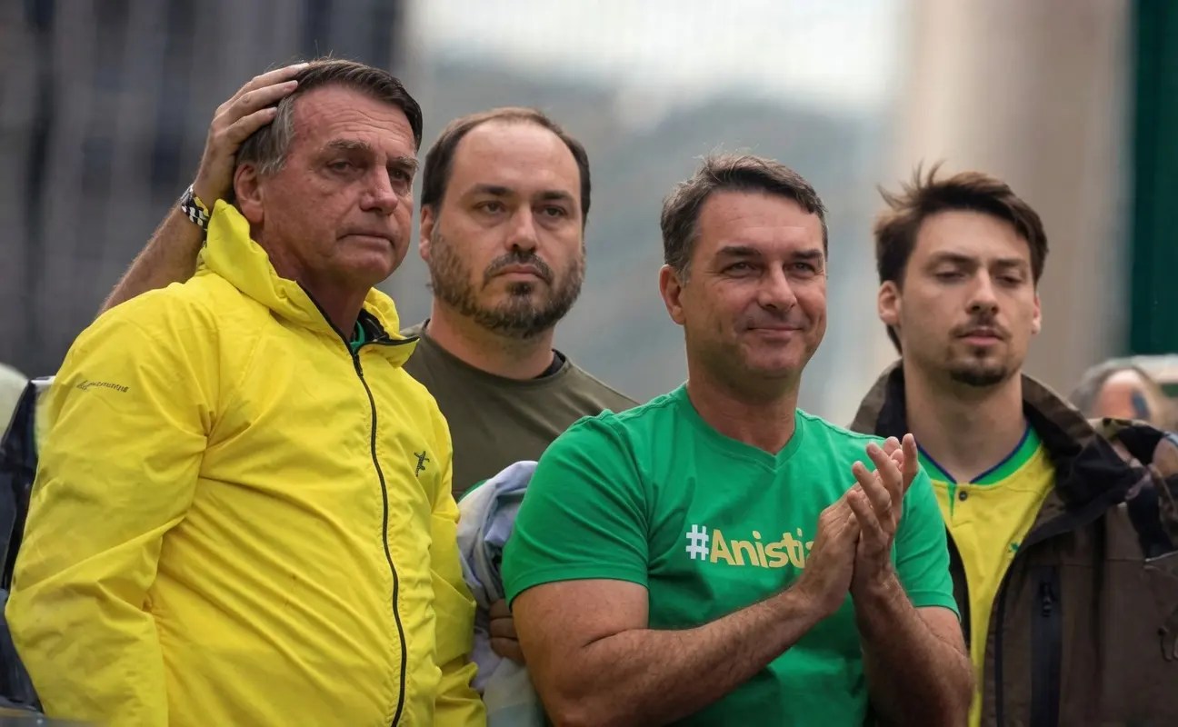 Renan Bolsonaro endossa ofensiva internacional de Flávio nos EUA e eleva tom contra o governo federal