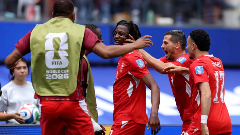 Suíça goleia Bósnia perto do fim, em chuva de gols inesperada