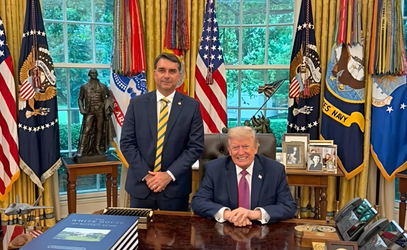 Trump elogia Flávio Bolsonaro após reunião no Salão Oval