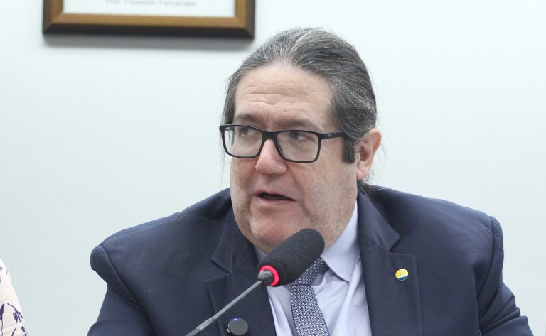 Comissão aprova criação de política nacional de combate à evasão escolar – Notícias