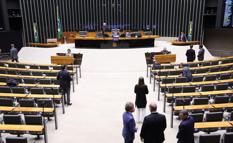 Deputados analisam pedidos de urgência para projetos; acompanhe – Notícias