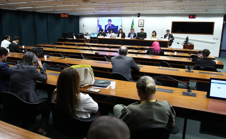 Estudantes e representantes de faculdades particulares pedem revisão de regras do Fies – Notícias