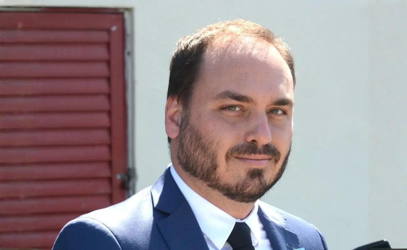 MPE arquiva ação que questionava domicílio de Carlos Bolsonaro em Santa Catarina